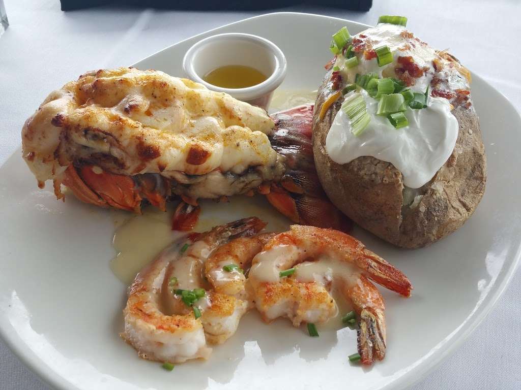 Landrys Seafood House | Boardwalk #1, Kemah, TX 77565, USA | Phone: (281) 334-2513