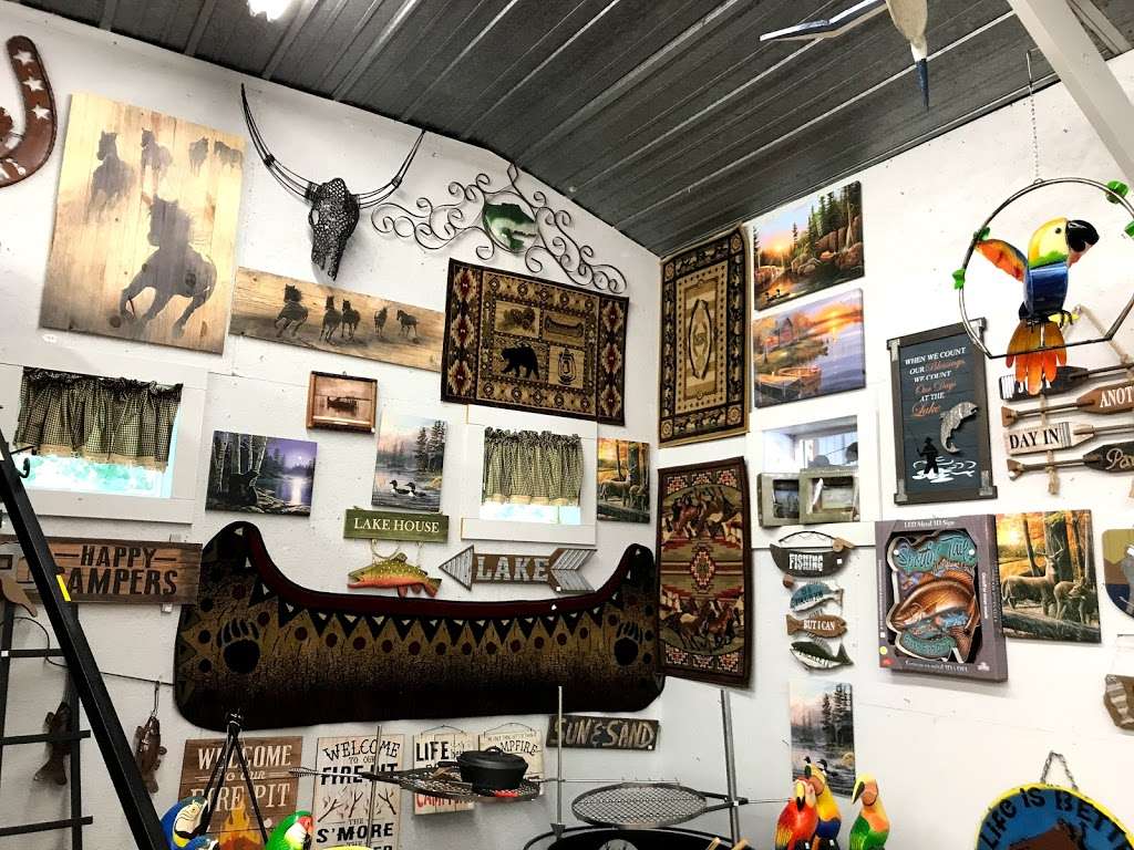 The Country Store | N 6th St, Monticello, IN 47960, USA