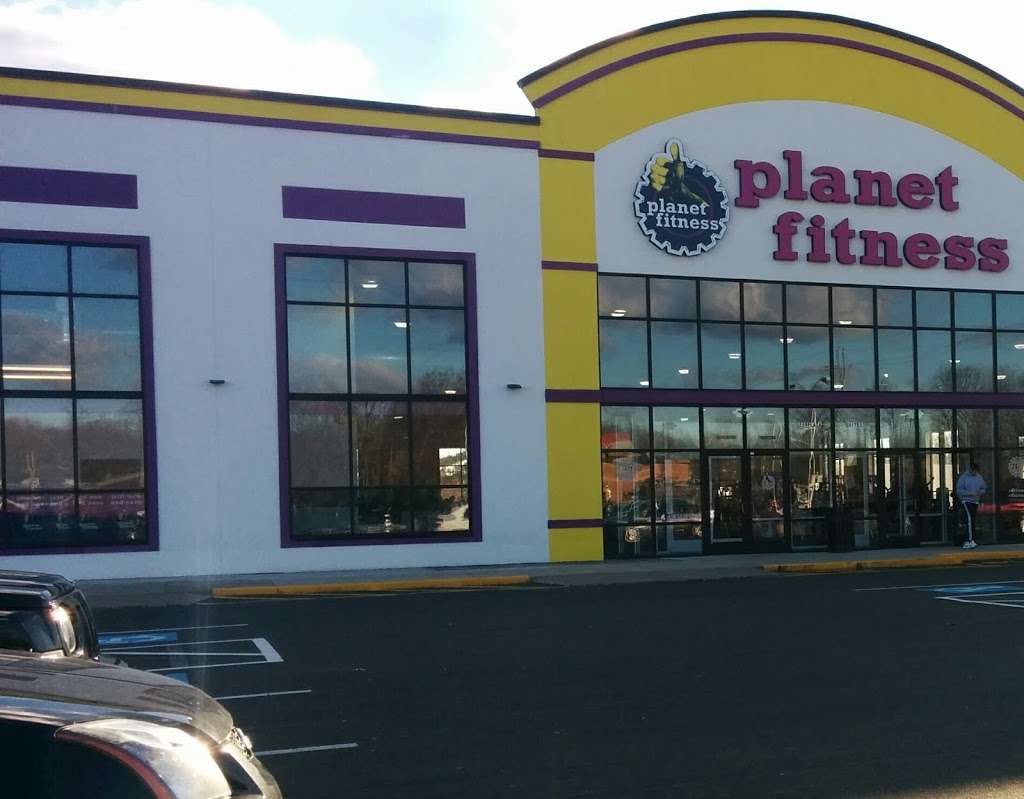 Planet Fitness | 229 Plaza Blvd, Morrisville, PA 19067, USA | Phone: (267) 797-5055