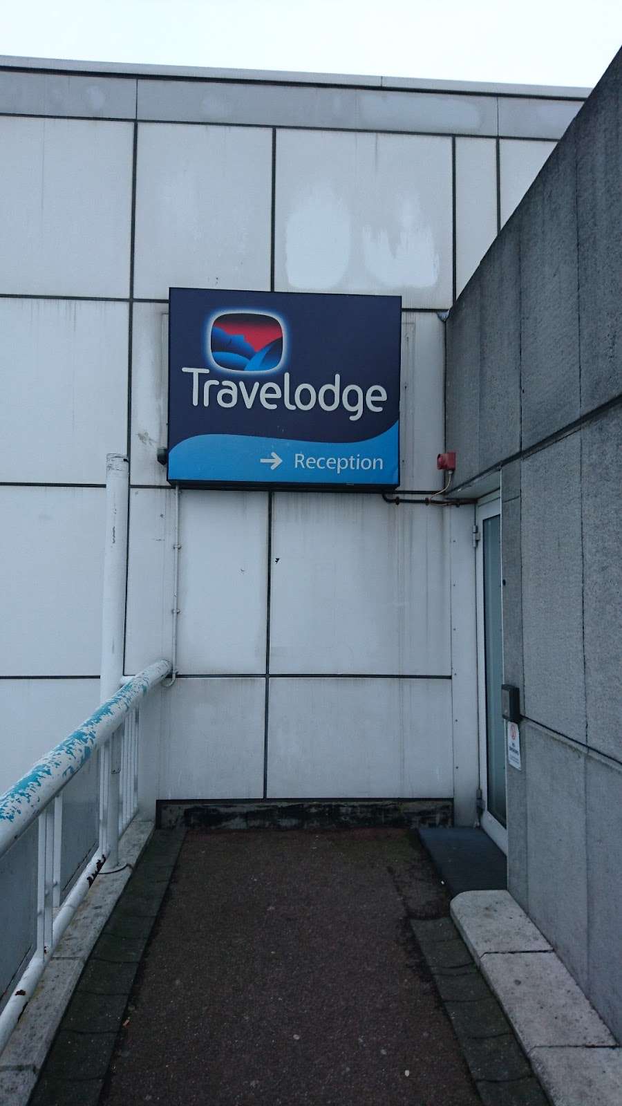 Travelodge Thurrock M25 | Moto Service Area Arterial Road, off A1306 Thanet Way, Grays RM16 3BG, UK | Phone: 0871 984 6216