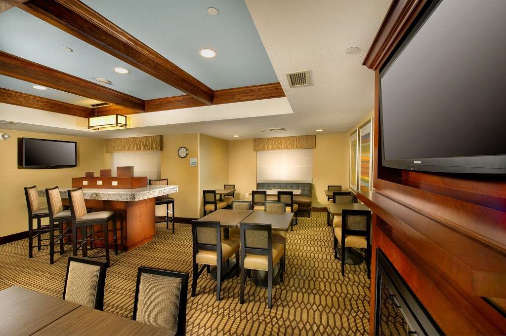 Holiday Inn Express & Suites Manassas | 10810 Battleview Pkwy, Manassas, VA 20109, USA | Phone: (703) 393-9797