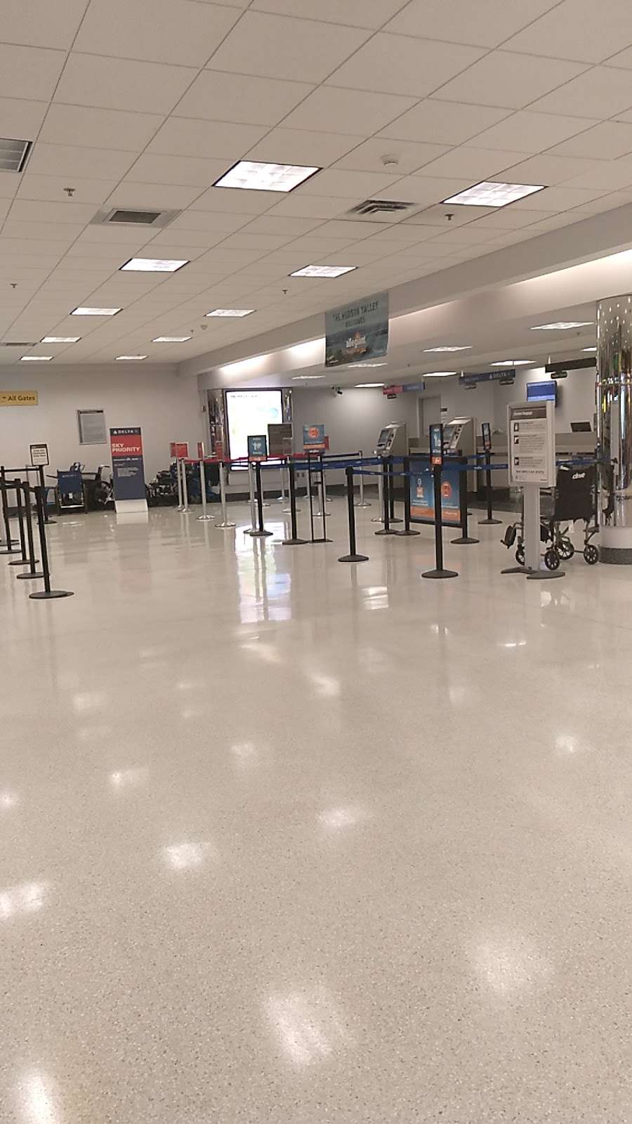New York Stewart International Airport | 1180 1st St, New Windsor, NY 12553, USA | Phone: (845) 838-8200