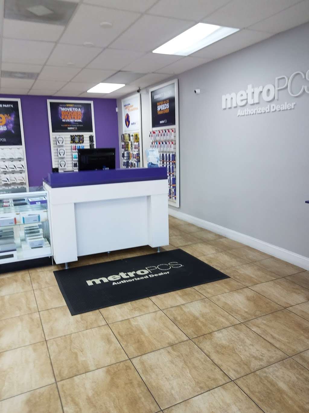 Metro by T-Mobile | 1400 Mason Ave, Daytona Beach, FL 32117, USA | Phone: (386) 274-4404