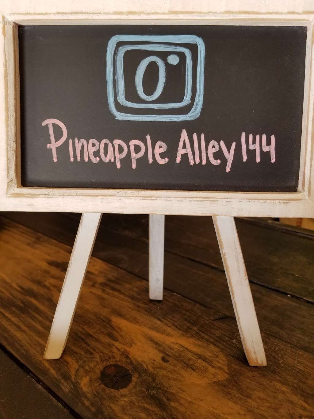 Pineapple Alley | 144 International Boardwalk, Redondo Beach, CA 90277, USA | Phone: (310) 372-0699
