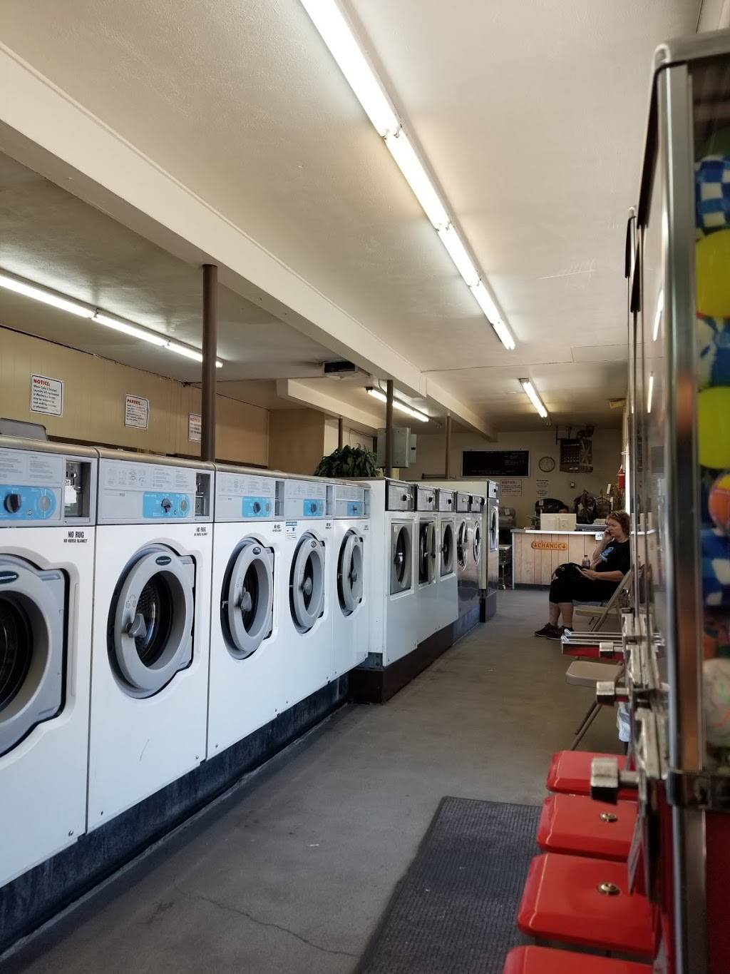 Wife Savor Laundromat | 6429 S Broadway, Littleton, CO 80121, USA | Phone: (303) 794-9806