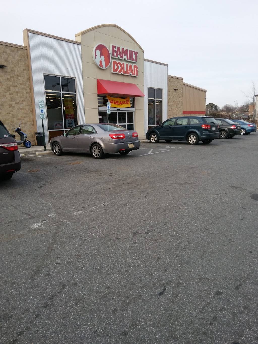 Family Dollar | 2927 E Market St, Greensboro, NC 27405 | Phone: (336) 790-0966