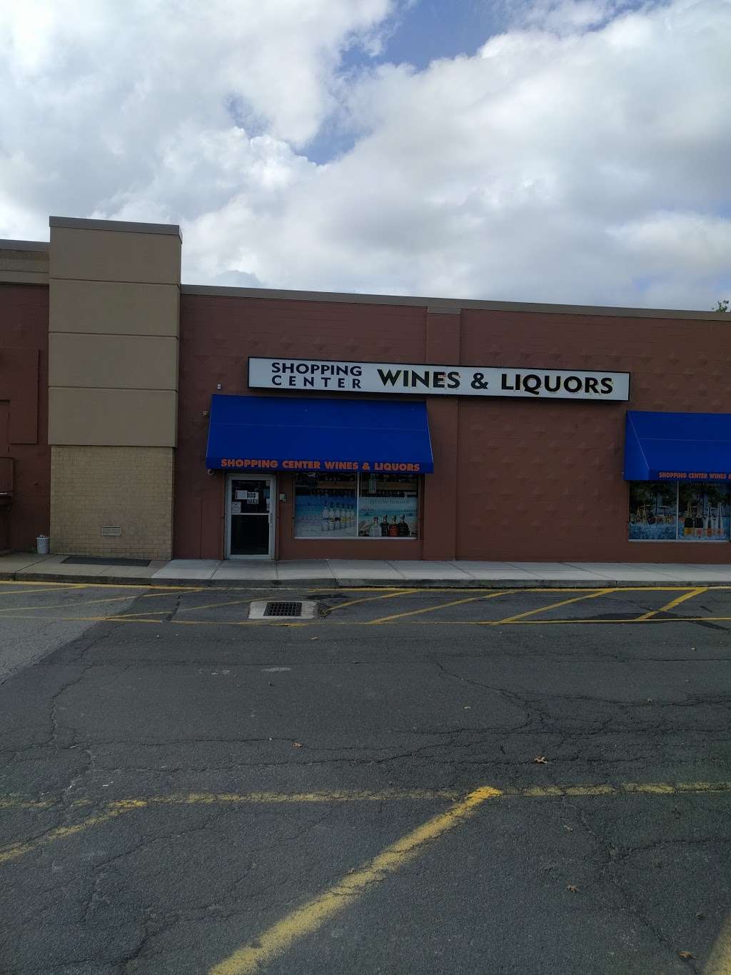 Shopping Center Wine and Liquor | 3008 E Main St, Cortlandt, NY 10567, USA | Phone: (914) 528-1600