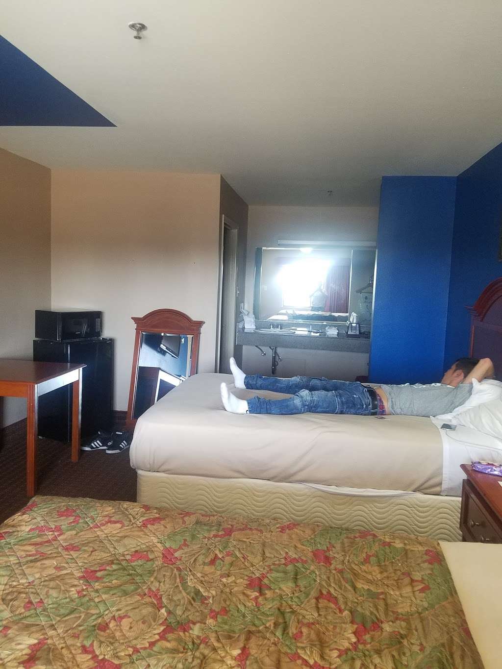 Palace Inn Baytown @ TX-330 Spur & Rollingbrook | 3810 Decker Dr, Baytown, TX 77520, USA | Phone: (281) 424-2222