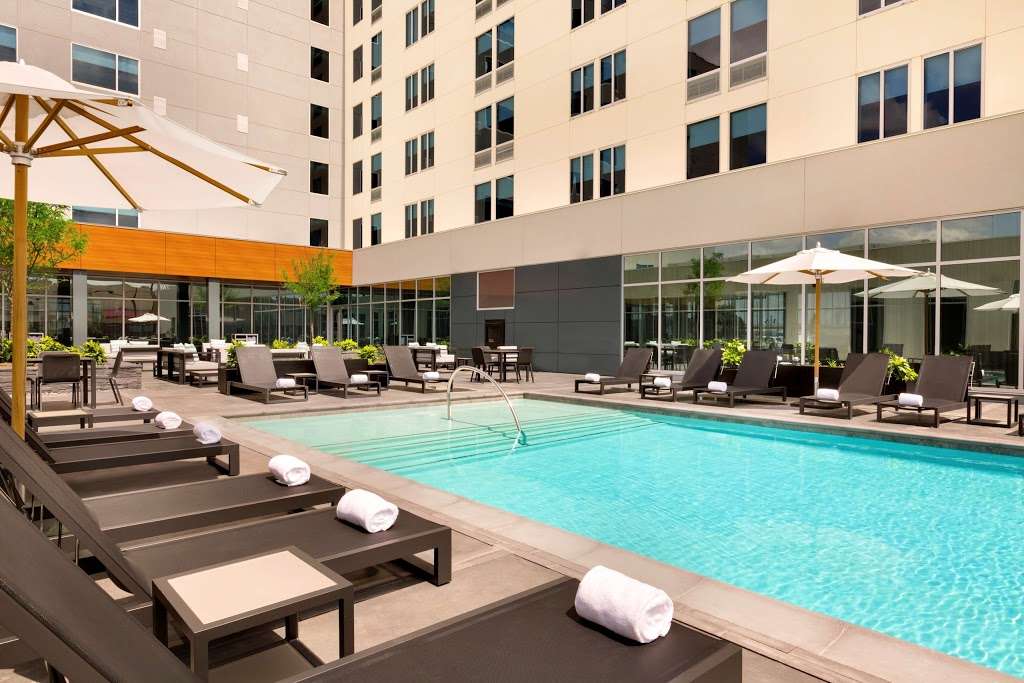 Aloft Dallas Love Field | 2333 W Mockingbird Ln, Dallas, TX 75235, USA | Phone: (214) 358-7575