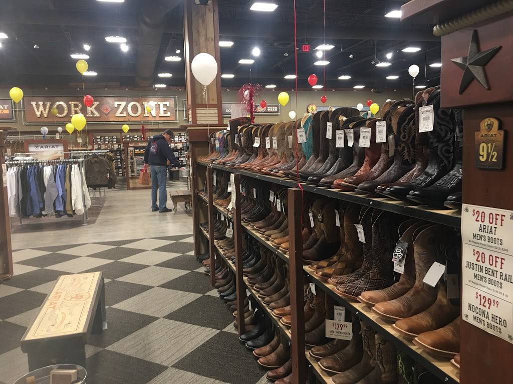 Cavenders Western Outfitter | 889 S 72nd St, Omaha, NE 68114, USA | Phone: (402) 393-2415