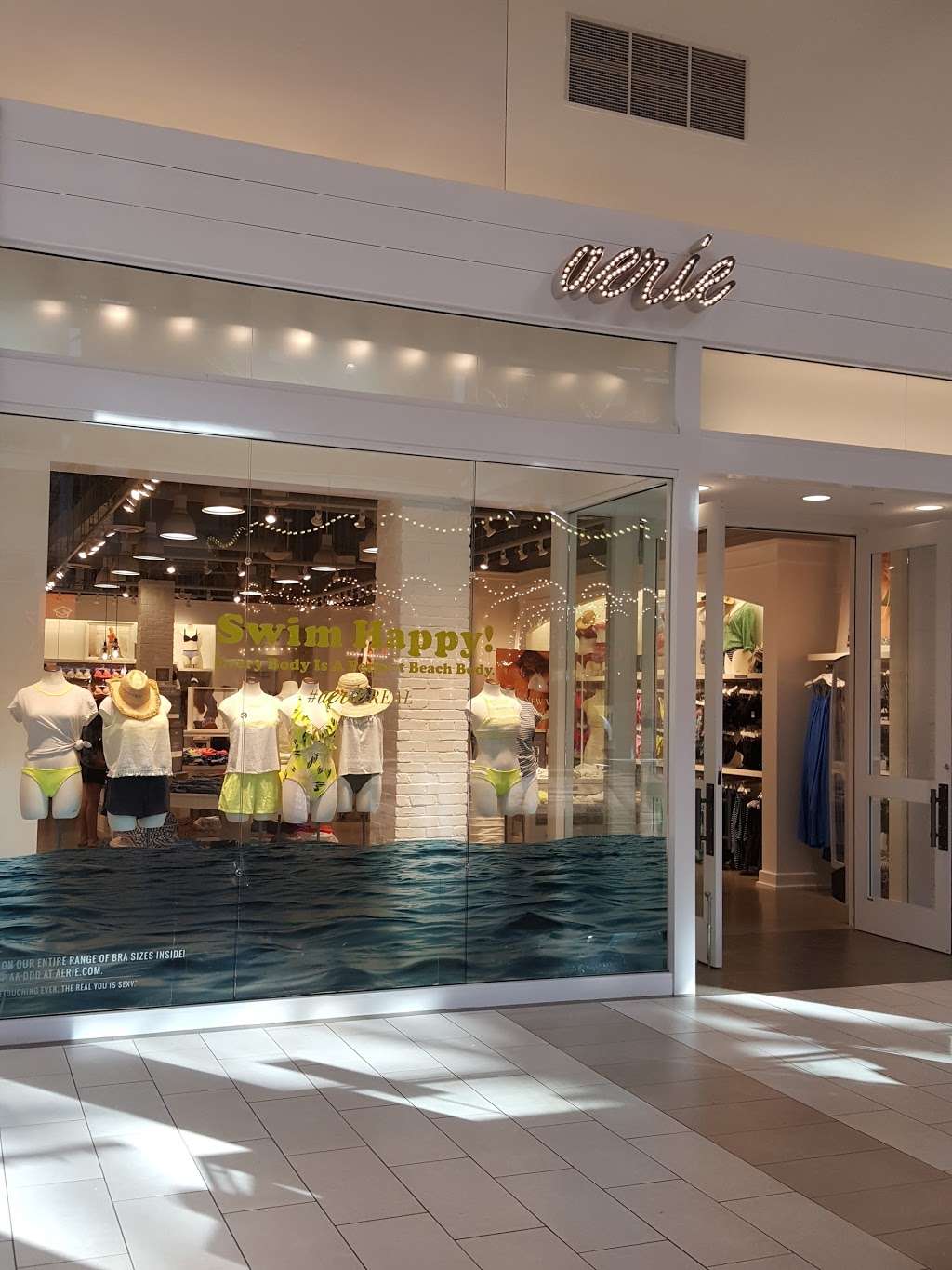 AEO & Aerie Store | 3000 Grapevine Mills Pkwy Suite 536, Grapevine, TX 76051, USA | Phone: (972) 539-2244