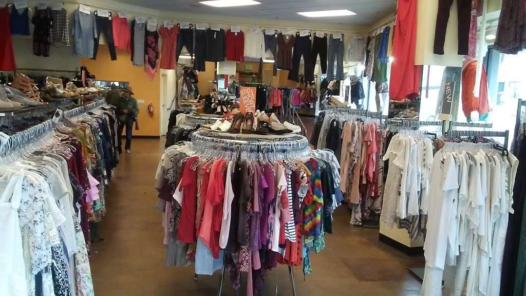 Crossroads Trading | 5901 College Ave, Oakland, CA 94618 | Phone: (510) 420-1952