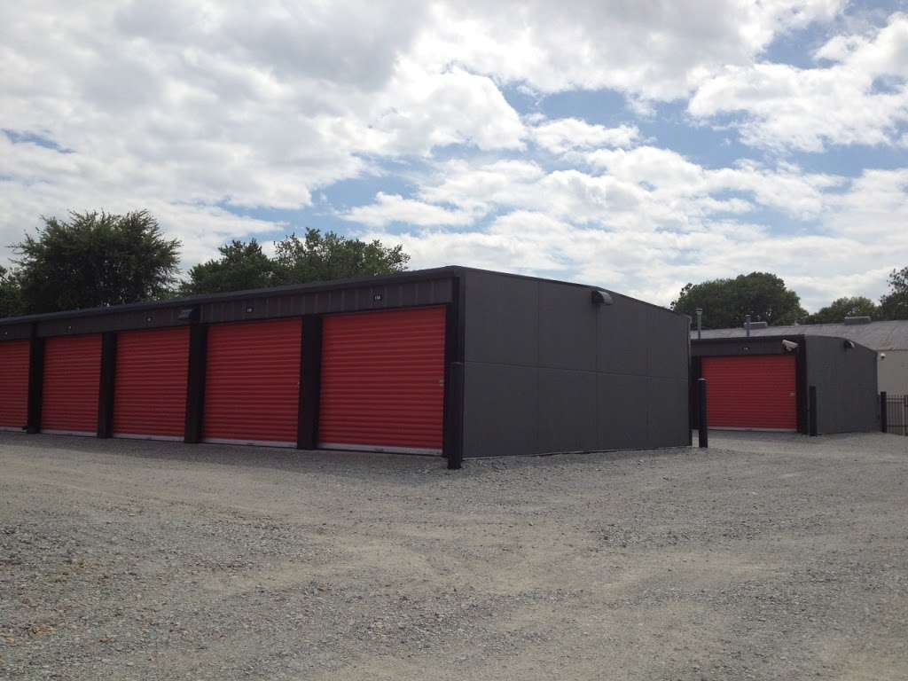 Red Door Storage Space | 2014 Martindale Dr, Greenfield, IN 46140, USA | Phone: (317) 467-7092