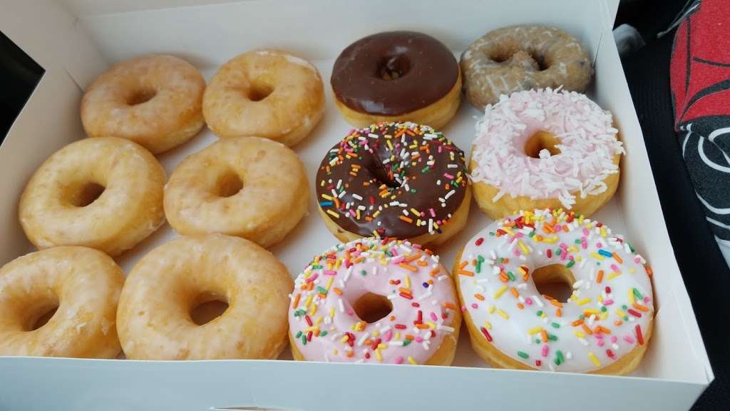 Saks Donuts | 22424 Imperial Valley Dr #500, Houston, TX 77073, USA | Phone: (281) 209-9499