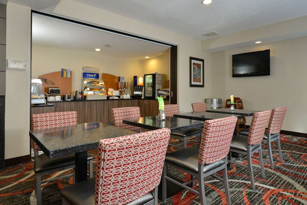 Holiday Inn Express Boston-Milford | 50 Fortune Blvd, Milford, MA 01757, USA | Phone: (508) 634-1054