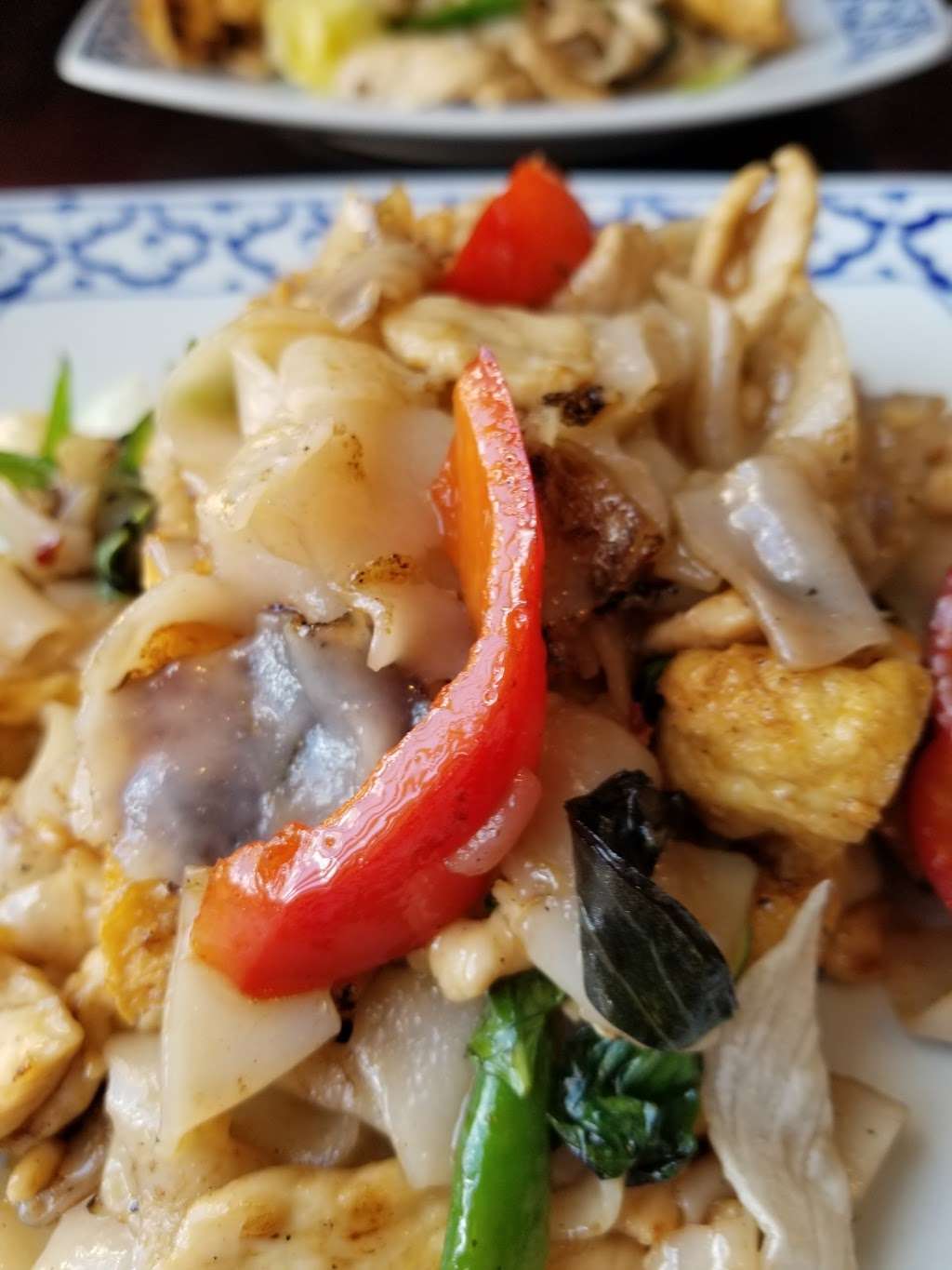 Bangkok Golden Thai Restaurant | 10621 Braddock Rd H, Fairfax, VA 22032 | Phone: (703) 691-0700