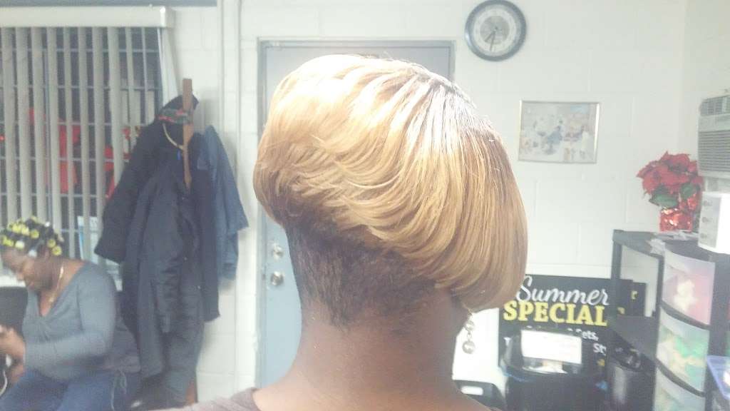 Loose Endz Hair Salon | 3664 Beatties Ford Rd, Charlotte, NC 28216, USA | Phone: (704) 393-5816