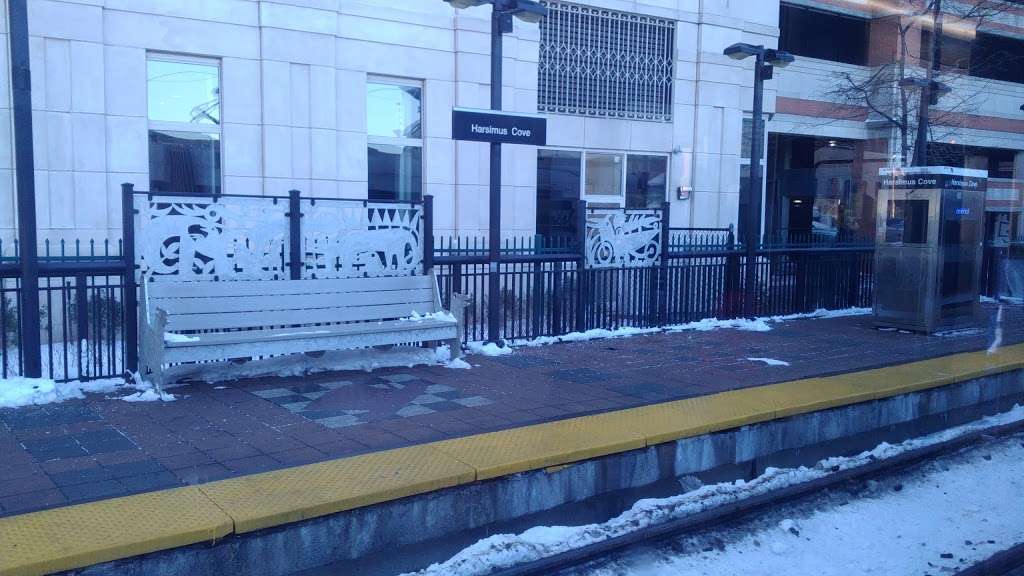 Harsimus Cove Light Rail Station | Jersey City, NJ 07302, USA