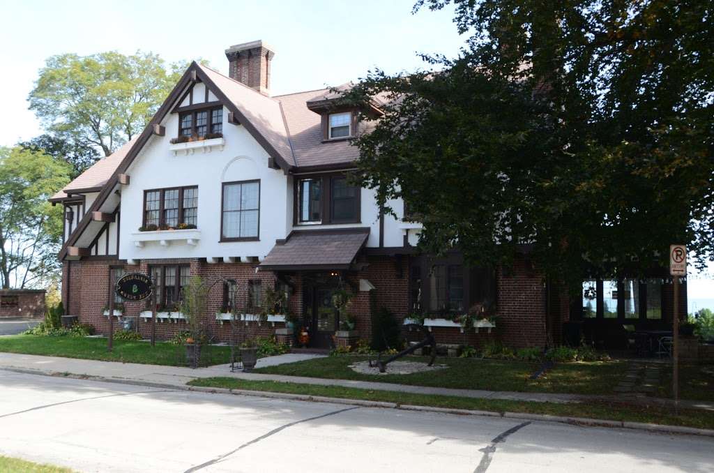 Lochnaiar Inn | 1121 Lake Ave, Racine, WI 53403, USA | Phone: (262) 633-3300