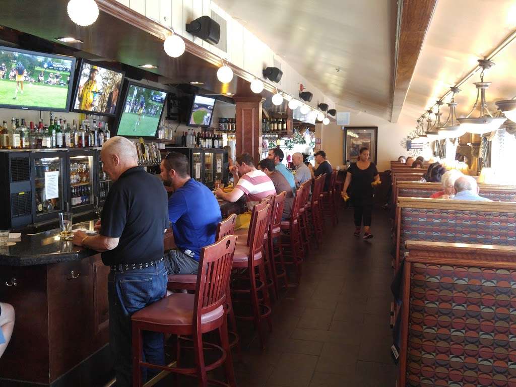 Manhattans American Bar & Grill | 300 Schmale Road, Carol Stream, IL 60188, USA | Phone: (630) 871-2991