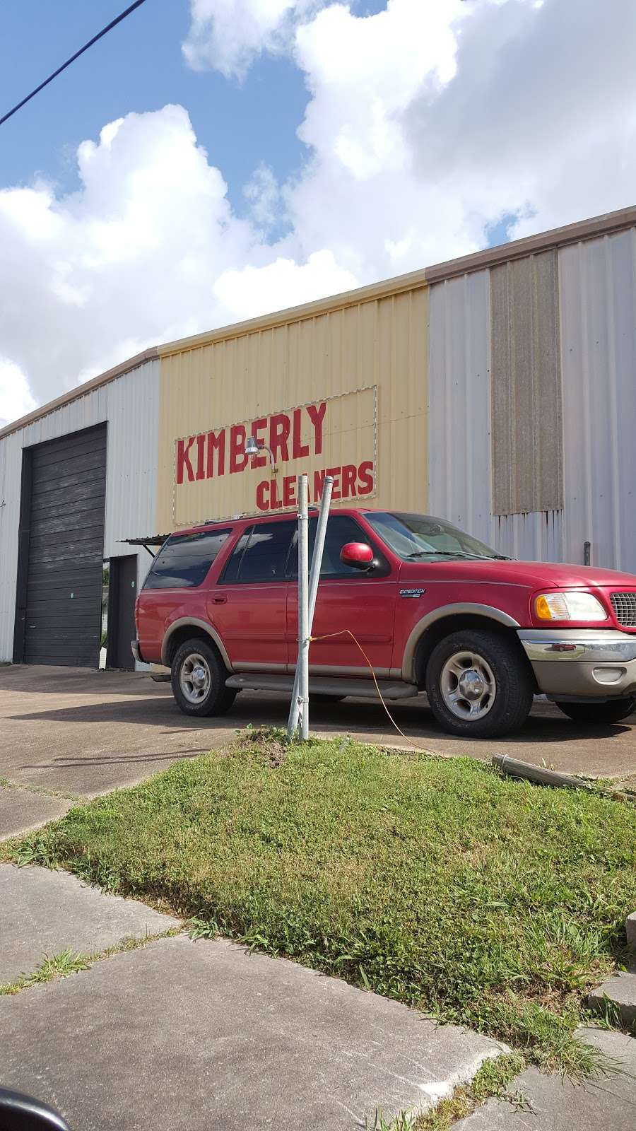 Kimberlys Cleaners | 1345 Munger St, Houston, TX 77023, USA | Phone: (713) 921-3877