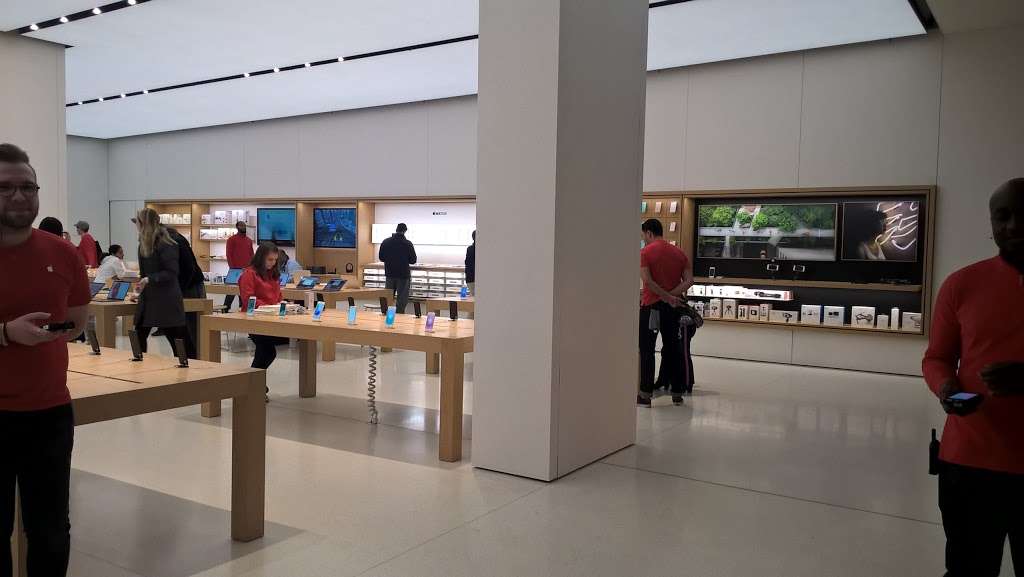 Apple Clarendon | 2700 Clarendon Blvd, Arlington, VA 22201, USA | Phone: (703) 236-7970