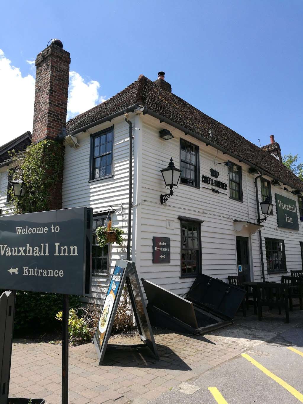 Vauxhall Inn | Vauxhall Ln, Tonbridge TN11 0NA, UK | Phone: 01732 773111