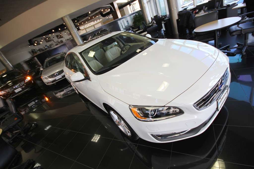 Momentum Volvo Cars | 10150 Southwest Fwy, Houston, TX 77074, USA | Phone: (844) 894-5464