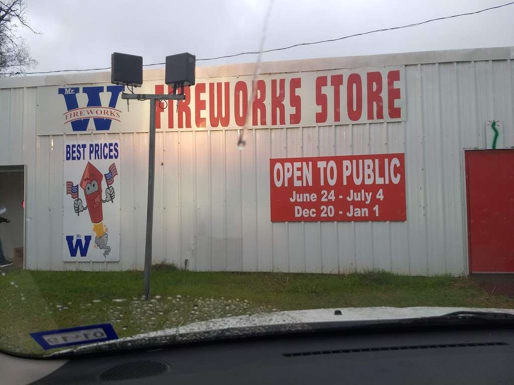 Mr. W Fireworks | 3019 Farm to Market Rd 1301, Wharton, TX 77488, USA | Phone: (210) 622-3112