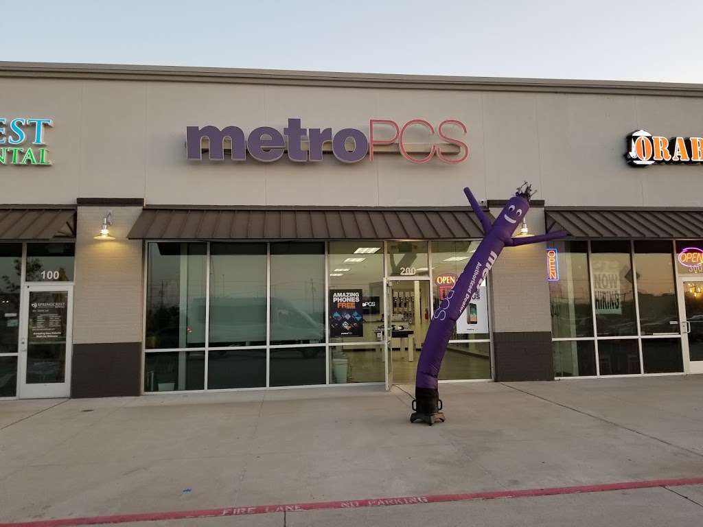 Metro by T-Mobile | 824 E Belt Line Rd Ste 200, Cedar Hill, TX 75104, USA | Phone: (972) 291-5741