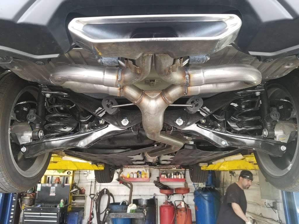 Los Chitos Mufflers & Brakes in 5136 S Kedzie Ave, Chicago, IL 60632, USA