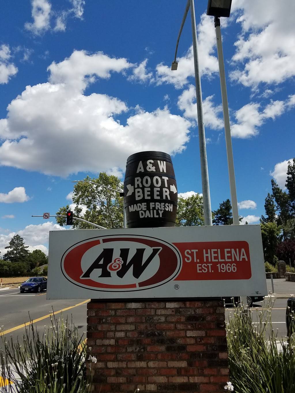 A&W | 501 Main St, St Helena, CA 94574, USA | Phone: (707) 963-4333