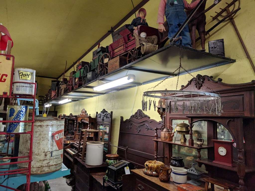 Youngbloods Antiques | 117 County Rte 15, Berkeley Springs, WV 25411, USA | Phone: (304) 258-1981