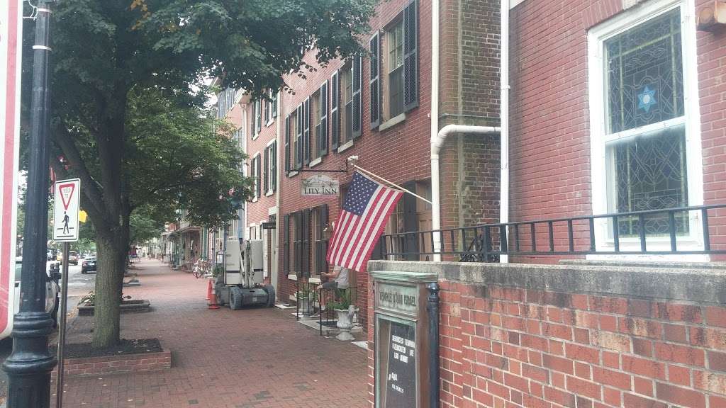 The Lily Inn | 214 High St, Burlington, NJ 08016, USA | Phone: (888) 900-5459