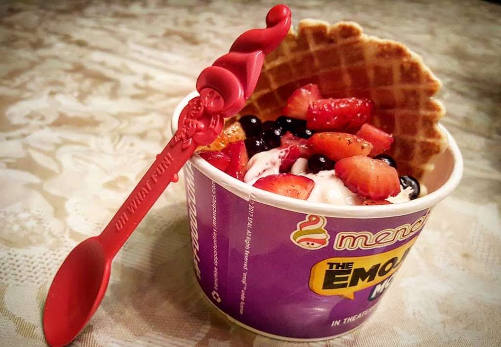 Menchies Frozen Yogurt | 16645 Sierra Lakes Pkwy, Fontana, CA 92336, USA | Phone: (909) 854-3605