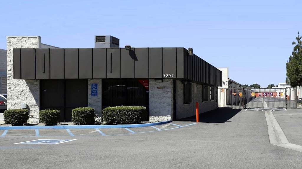 Public Storage | 3207 E South St, Long Beach, CA 90805, USA | Phone: (562) 450-0122