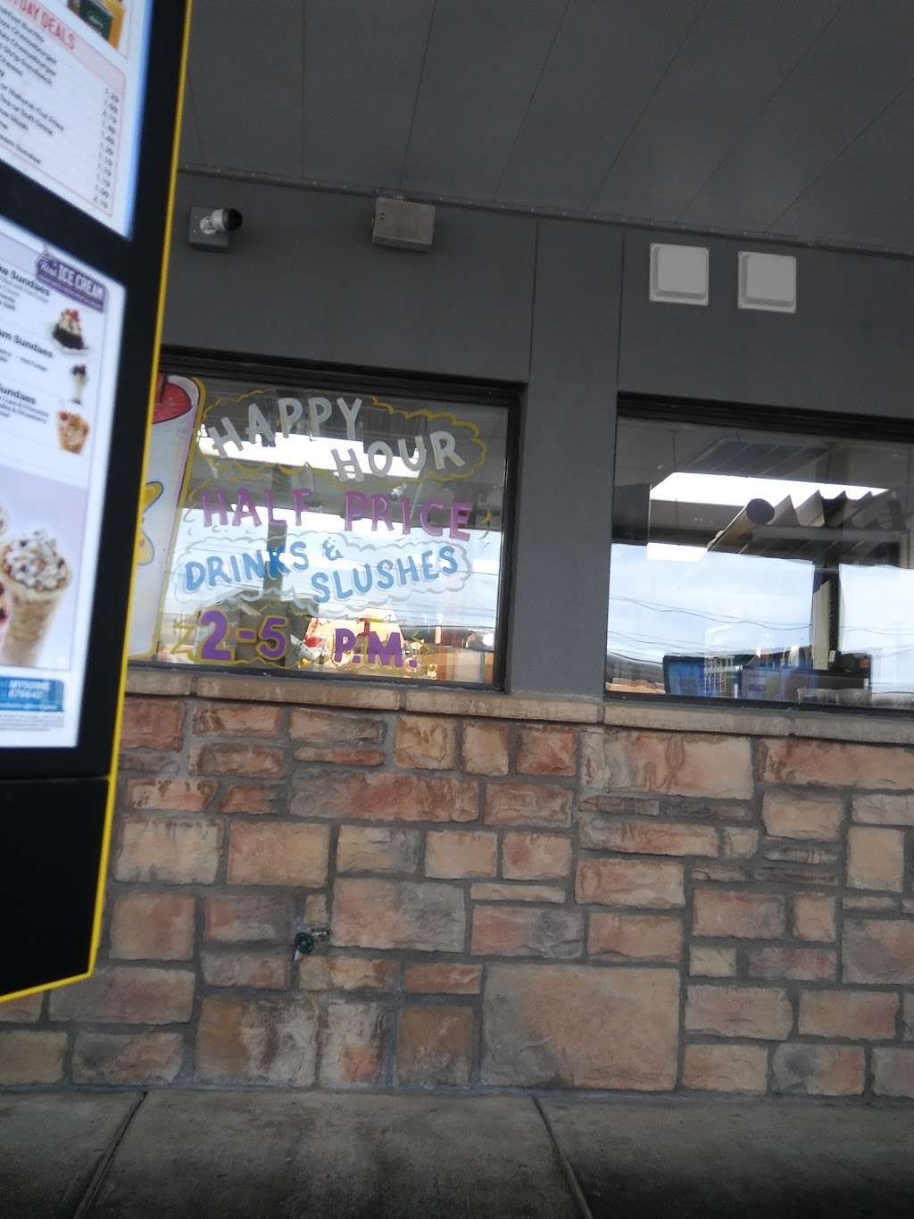 Sonic Drive-In | 210 W Pioneer Pkwy, Grand Prairie, TX 75051, USA | Phone: (972) 262-8684