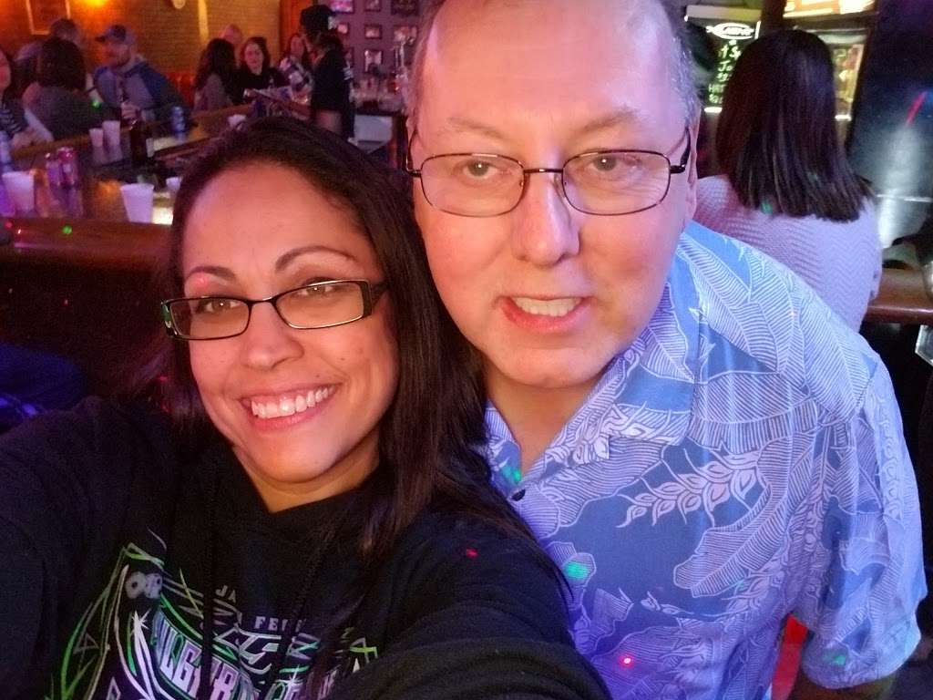 Gigs Place | 220 E Locust St, Fairbury, IL 61739, USA | Phone: (815) 692-3302