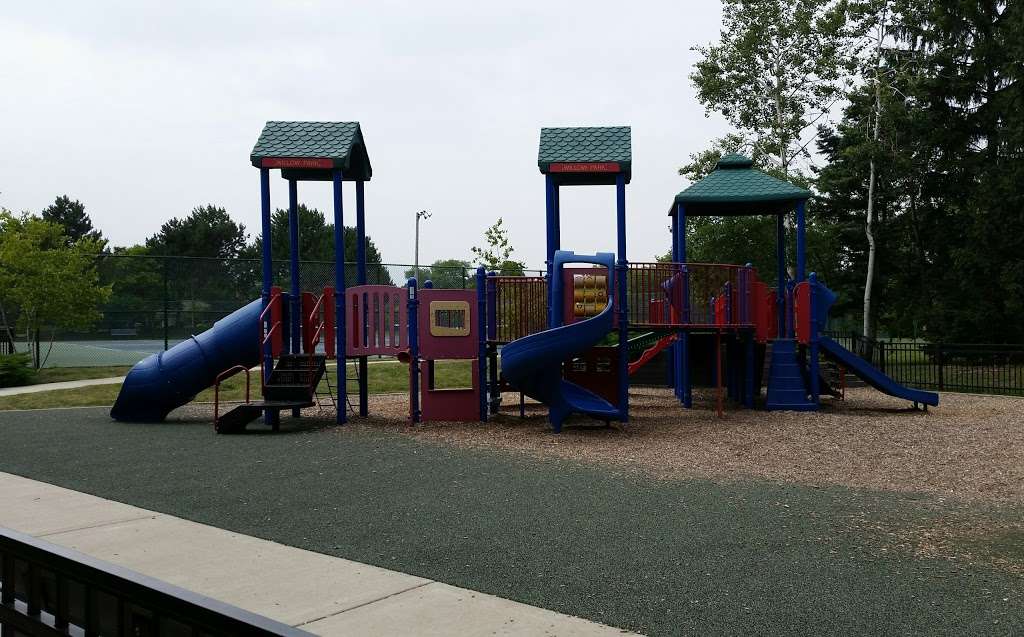 Willow Park | 2600 Greenwood, Glenview, IL 60026, USA | Phone: (847) 724-5670