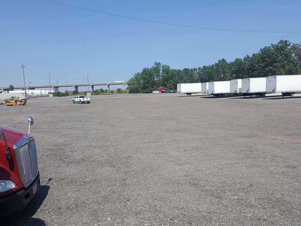 ChicagoTruckParking.com | Cico Rd, Lockport, IL 60441, USA | Phone: (855) 500-7275