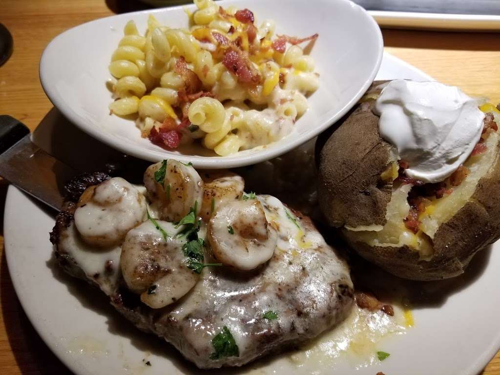 Applebees Grill + Bar | 1301 Kansas Ave, Paola, KS 66071 | Phone: (913) 294-2702