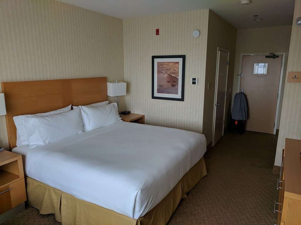 Holiday Inn Express & Suites Pacifica | 519 Nick Gust Way, Pacifica, CA 94044, USA | Phone: (650) 355-5000