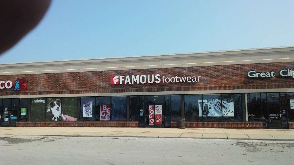 Famous Footwear | 381 W Irving Park Rd, Wood Dale, IL 60191 | Phone: (630) 931-6310