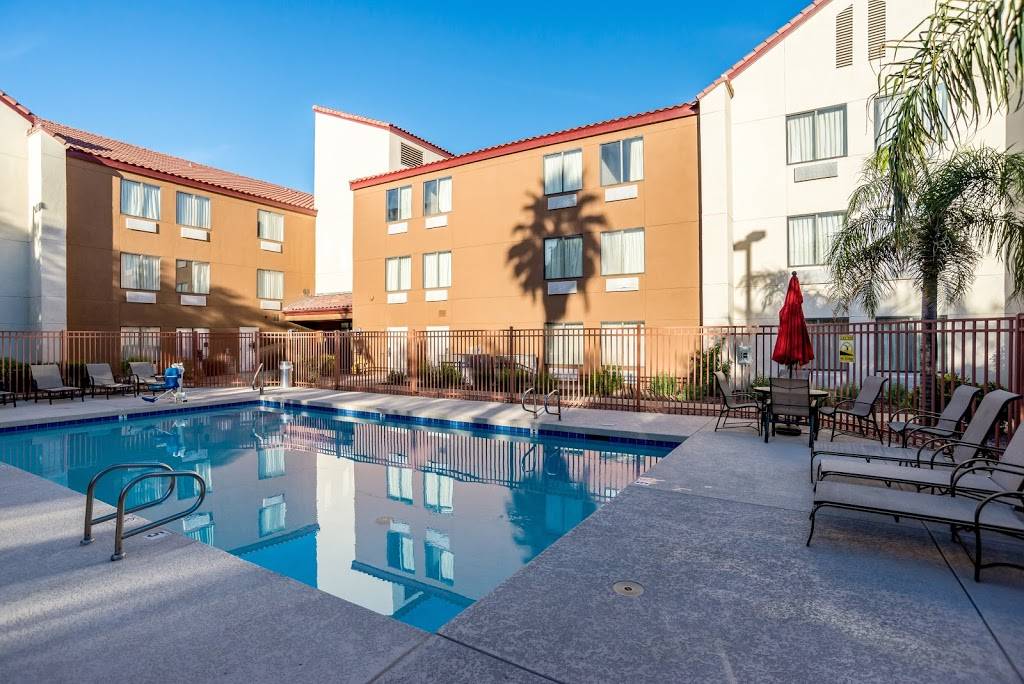 Red Roof Inn Phoenix North - Bell Road | 17222 N Black Canyon Hwy, Phoenix, AZ 85053, USA | Phone: (602) 866-1049