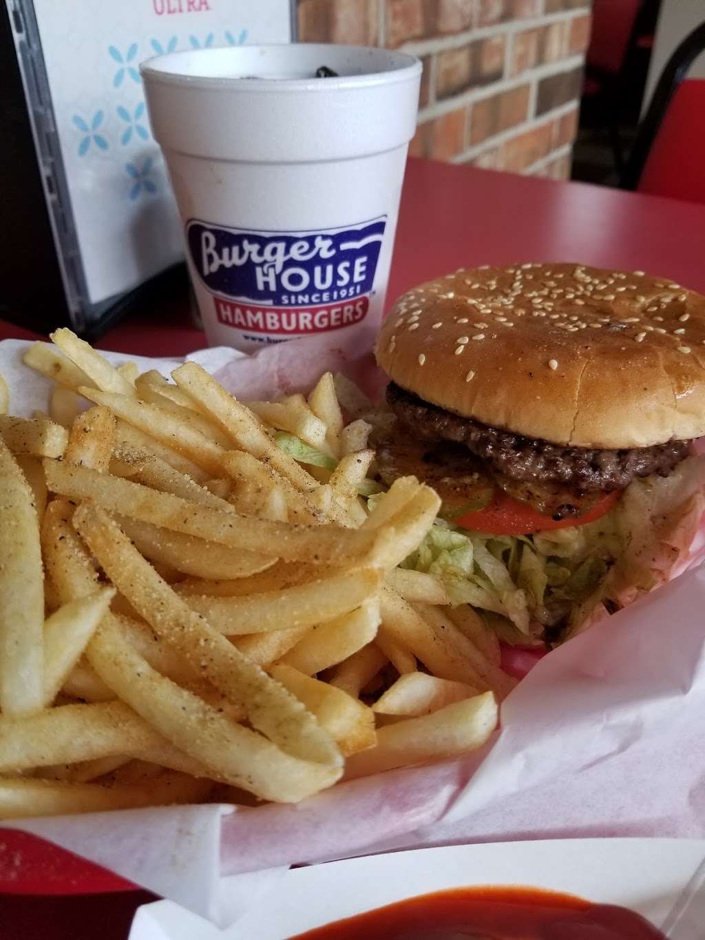 Burger House | 14248 Marsh Ln, Addison, TX 75001, USA | Phone: (972) 241-1611