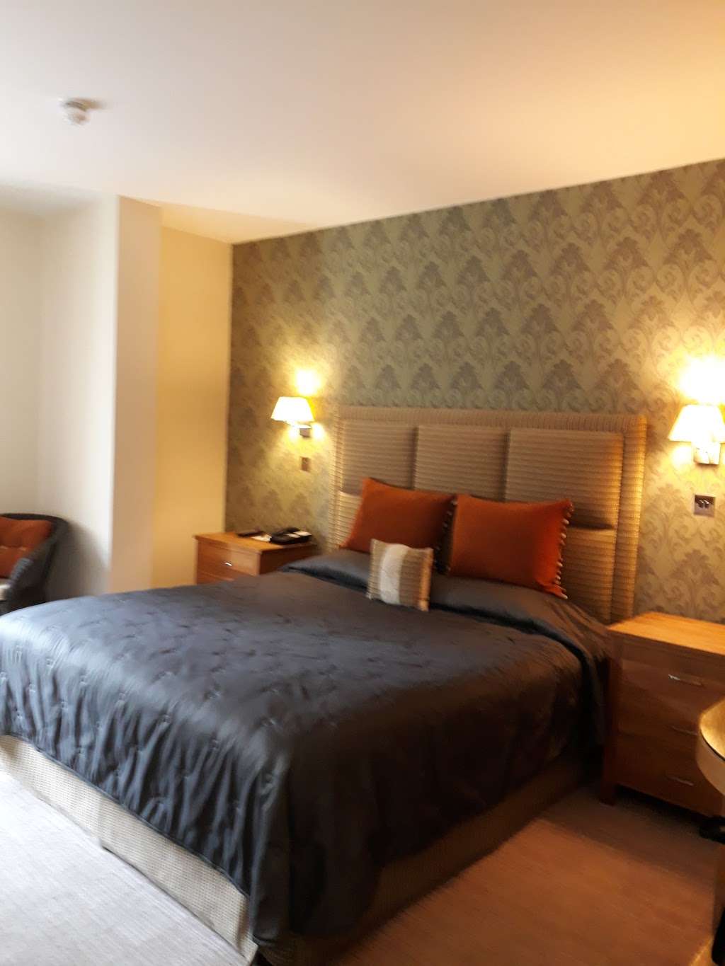 Orsett Hall Hotel, Restaurant & Spa | Prince Charles Ave, Orsett, Grays RM16 3HS, UK | Phone: 01375 891402