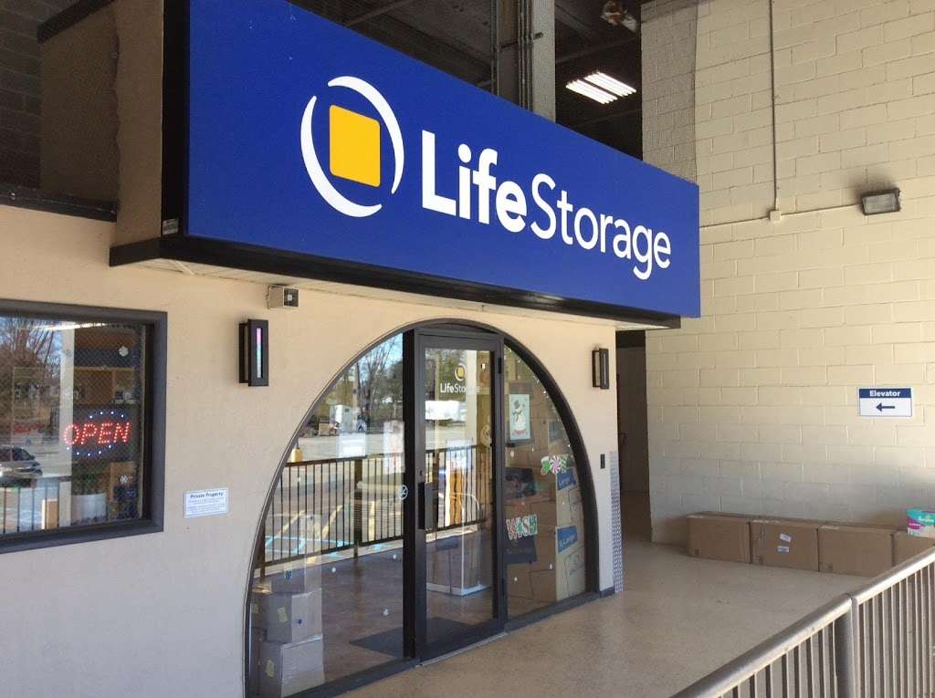 Life Storage | 77 Willowbrook Blvd, Wayne, NJ 07470 | Phone: (973) 812-2242