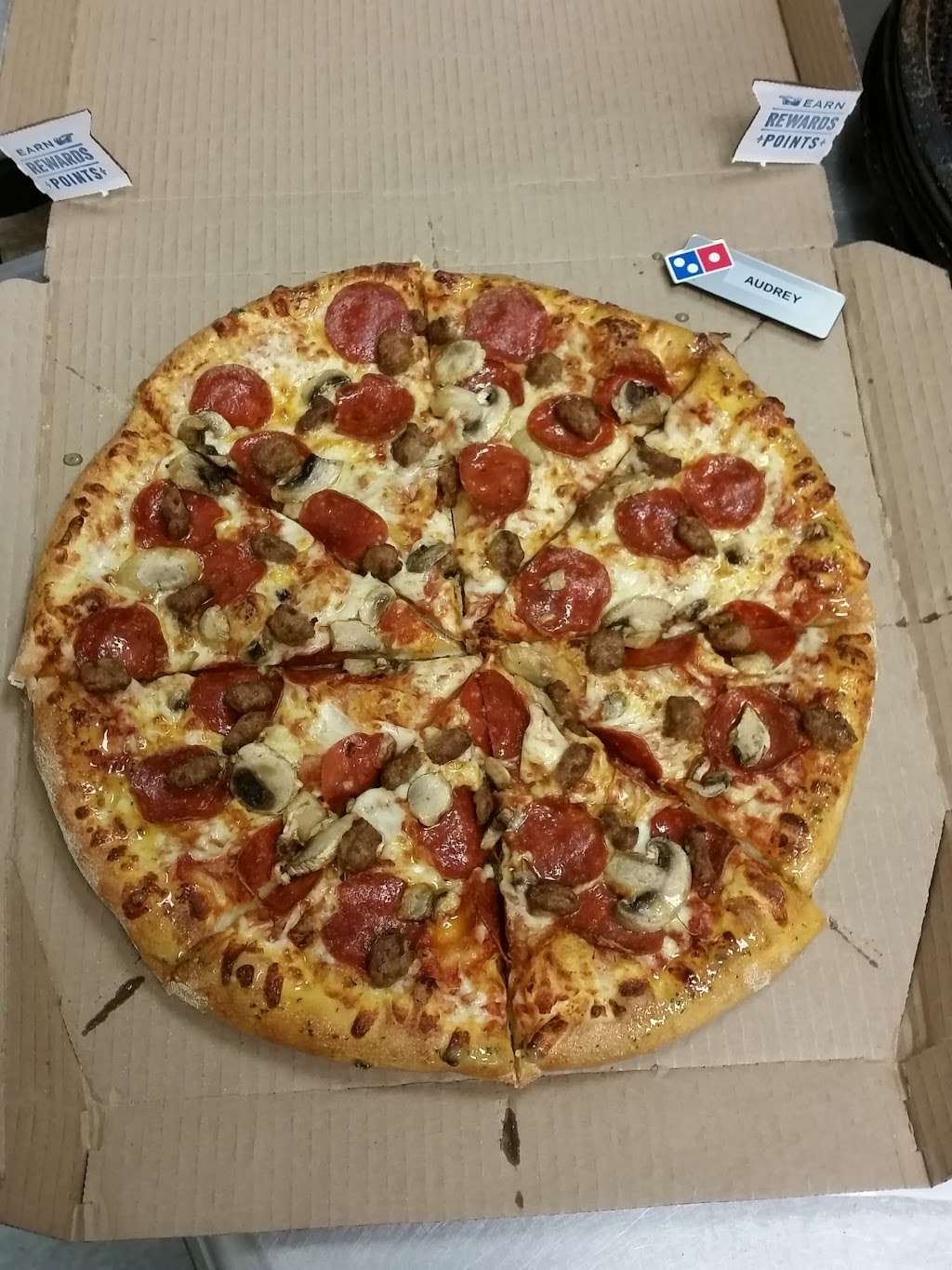 Dominos Pizza | 2620 S Walnut St, Bloomington, IN 47401 | Phone: (812) 335-7777