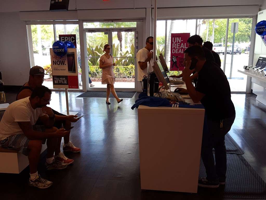 T-Mobile | 3446 W Hillsboro Blvd, Deerfield Beach, FL 33442 | Phone: (954) 481-8608