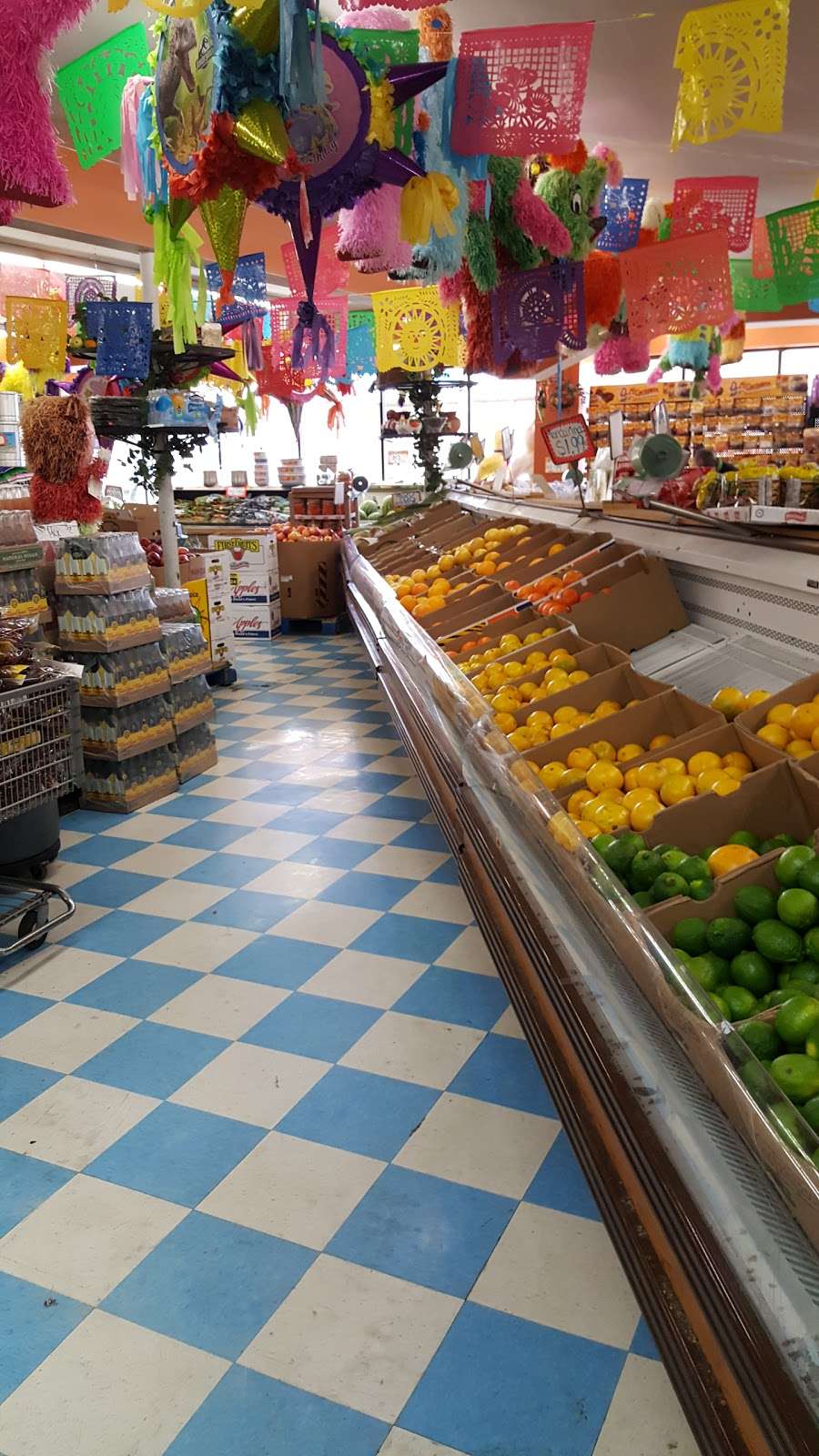 Lomelis International Supermarket | 230 N Cedar Lake Rd, Round Lake, IL 60073 | Phone: (847) 546-0166